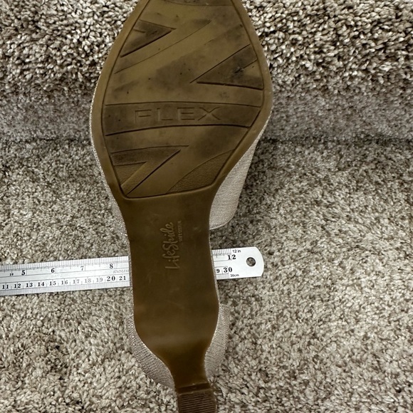 Life Stride Women's Champaign Heels zipper on heel size 8.5 wide new - Picture 7 of 7